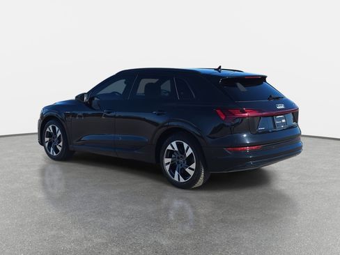 Used 2022 Audi e-tron Premium w/ Convenience Plus Package image 7