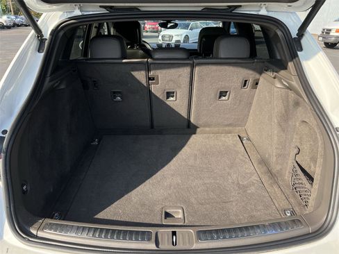 Used 2018 Porsche Macan BASE image 22