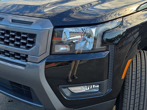 Used 2025 Nissan Frontier SV w/ SV Convenience Package image 32