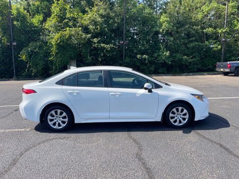 Used 2026 Toyota Corolla LE FWD image 21