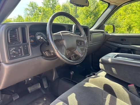 Used 2005 Chevrolet Silverado 2500 LS w/ Heavy-Duty Power Package AWD/4WD image 15
