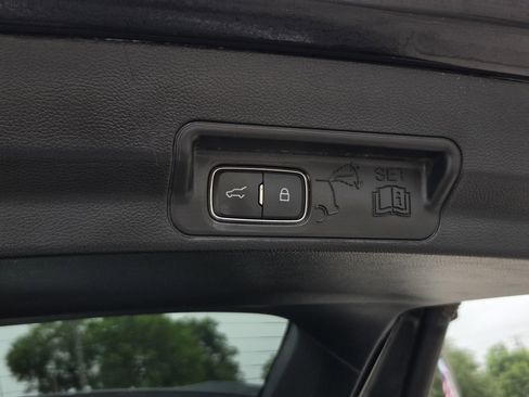 Used 2022 Ford Explorer Platinum w/ Technology Package RWD image 10