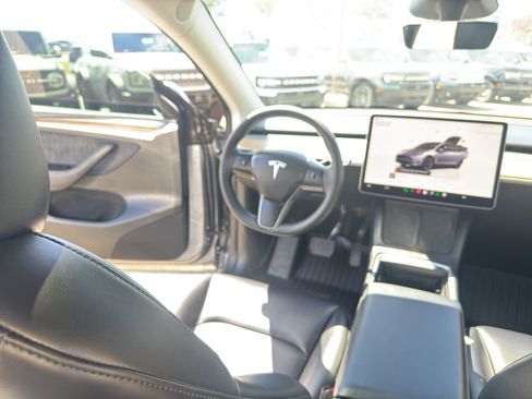 Used 2025 Tesla Model Y Long Range AWD/4WD image 22