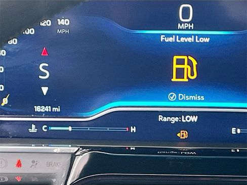 Used 2024 Chevrolet Silverado 1500 RST w/ Z71 Off-Road Package image 12