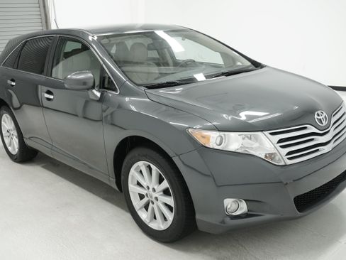 Used 2011 Toyota Venza FWD image 3