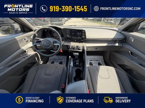 Used 2022 Hyundai Elantra SE FWD image 19