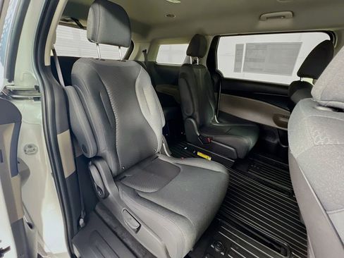 New 2026 Kia Carnival LX FWD image 28