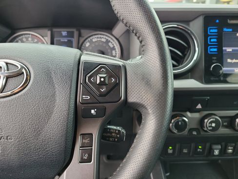 Used 2019 Toyota Tacoma TRD Off-Road w/ Technology Package image 29