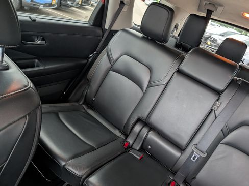 Used 2023 Nissan Pathfinder SL AWD/4WD image 12