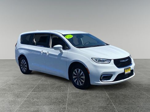 Used 2022 Chrysler Pacifica Touring-L FWD image 7