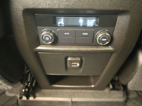 Used 2023 Chevrolet Traverse LT AWD/4WD image 24
