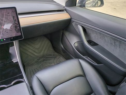 Used 2018 Tesla Model 3 Long Range image 19