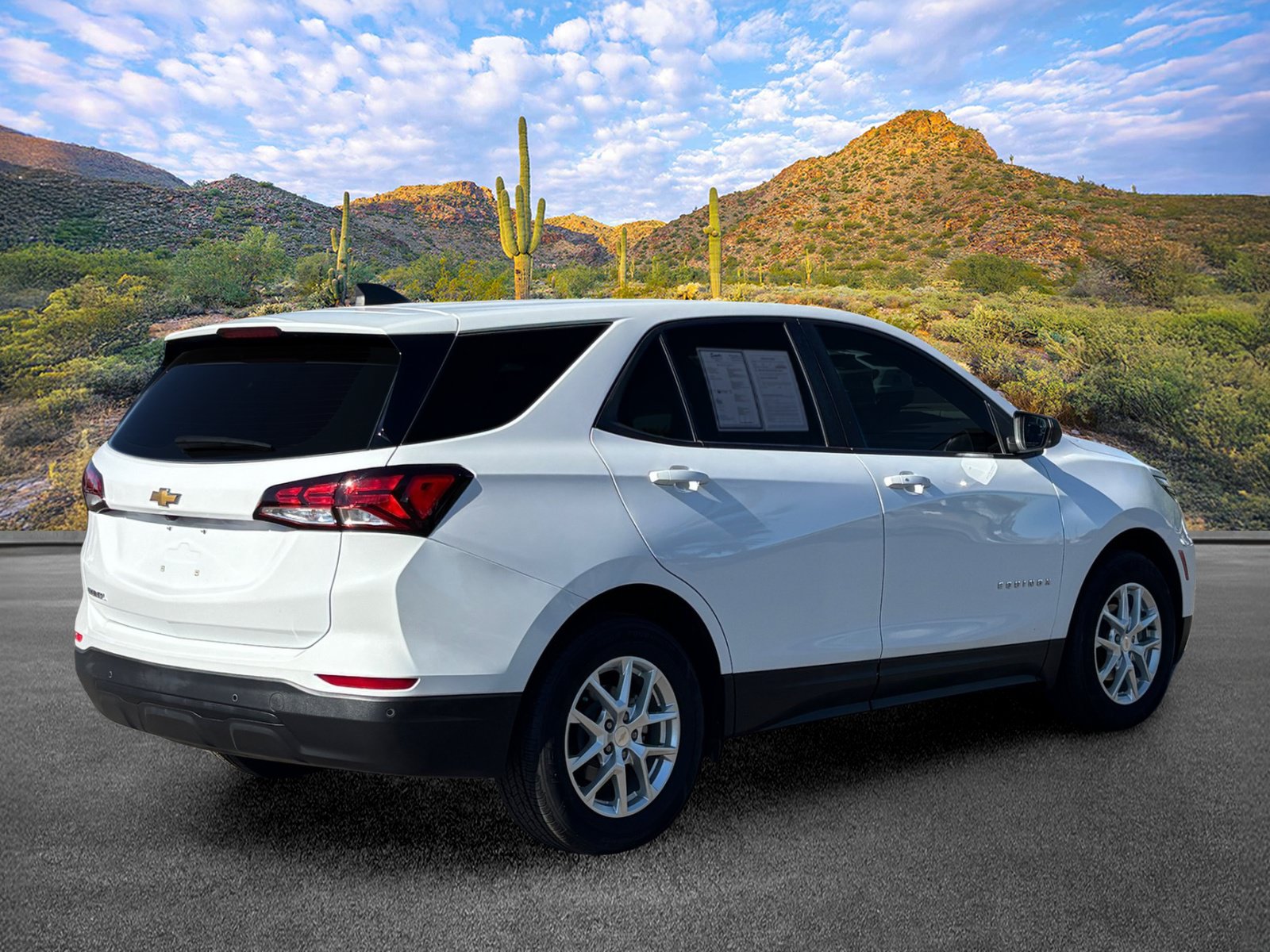 Used 2024 Chevrolet Equinox LS w/ Driver Confidence II Package FWD image 4
