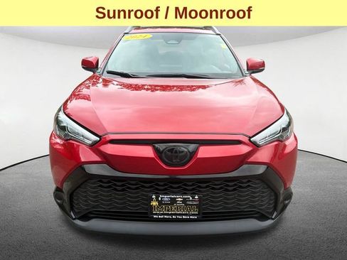 Used 2024 Toyota Corolla Cross AWD Hybrid w/ Moonroof Package image 4