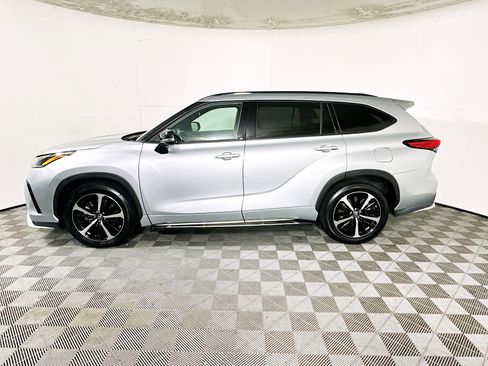 Used 2021 Toyota Highlander XSE FWD image 6