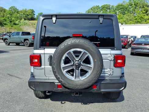 Used 2019 Jeep Wrangler Unlimited Sahara w/ Dual Top Group AWD/4WD image 6