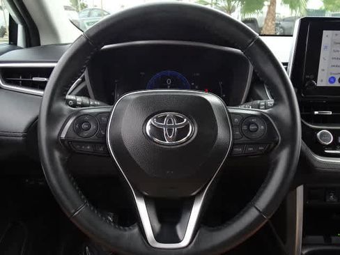 Used 2025 Toyota Corolla Cross XLE FWD image 23