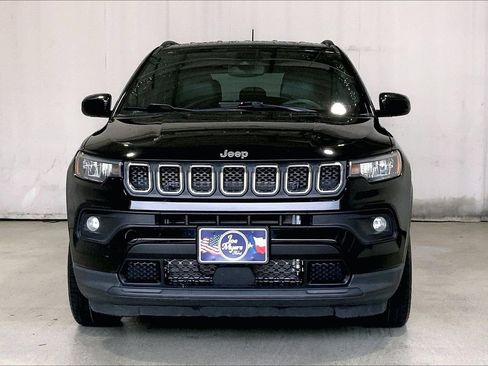 Used 2023 Jeep Compass Latitude AWD/4WD image 2
