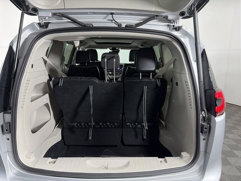 Used 2024 Chrysler Pacifica Limited image 20