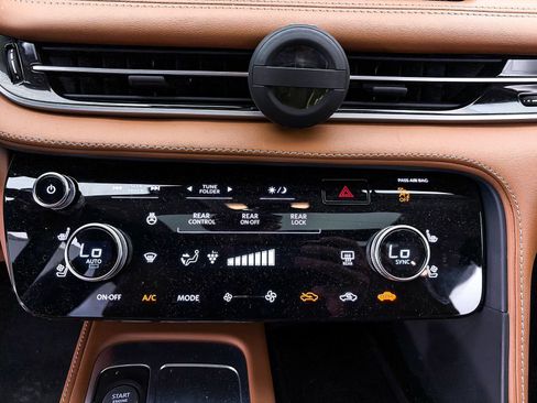 Used 2023 INFINITI QX60 Sensory w/ Vision Package AWD/4WD image 29