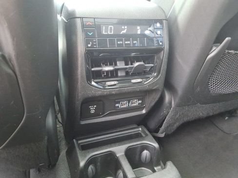 Used 2022 Jeep Grand Cherokee L Limited AWD/4WD image 19