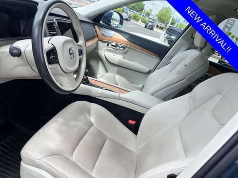 Used 2021 Volvo XC90 T6 Momentum w/ Climate Package AWD/4WD image 14