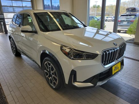 Used 2025 BMW X1 xDrive28i w/ Technology Package AWD/4WD image 3