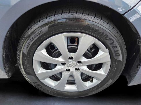 Used 2020 Toyota Corolla LE FWD image 18