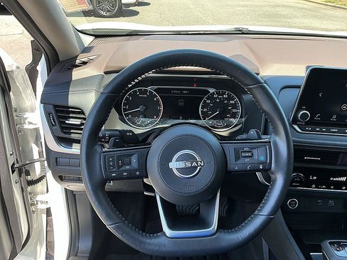 Certified 2023 Nissan Rogue SV w/ SV Premium B Package FWD image 15
