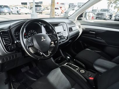 Used 2016 Mitsubishi Outlander SE