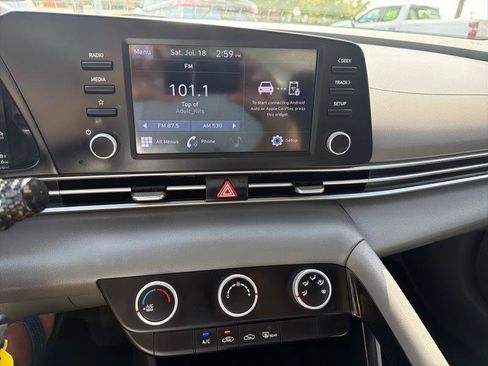 Used 2023 Hyundai Elantra SE FWD image 13
