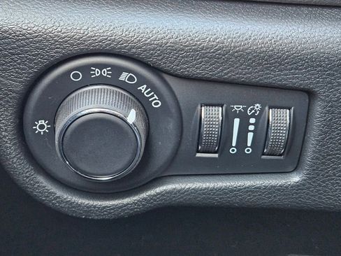 New 2026 Chrysler Voyager LX image 19