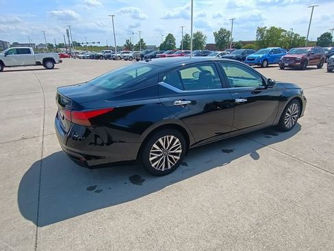 Used 2023 Nissan Altima 2.5 SV FWD image 11