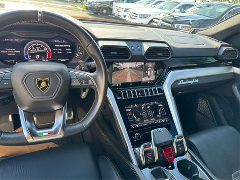 Used 2021 Lamborghini Urus image 13