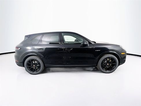 New 2026 Porsche Cayenne Base image 8