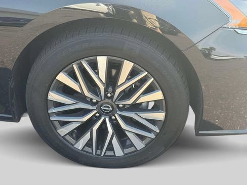 Used 2024 Nissan Altima 2.5 SV FWD image 7