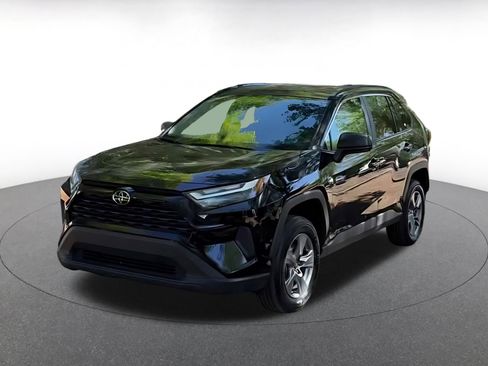 Used 2025 Toyota RAV4 LE AWD/4WD image 16