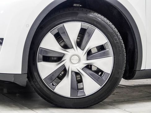 Used 2020 Tesla Model Y Long Range AWD/4WD image 3