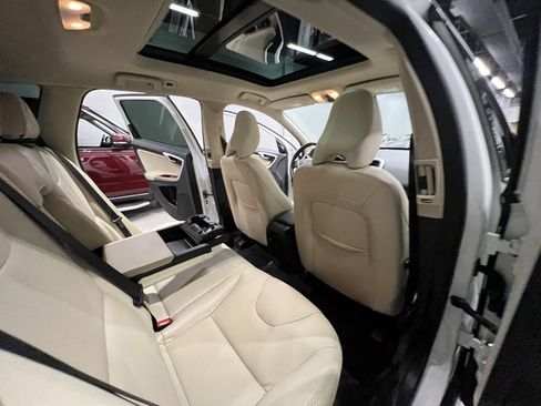 Used 2017 Volvo XC60 T5 Inscription w/ Preferred Option Package image 30