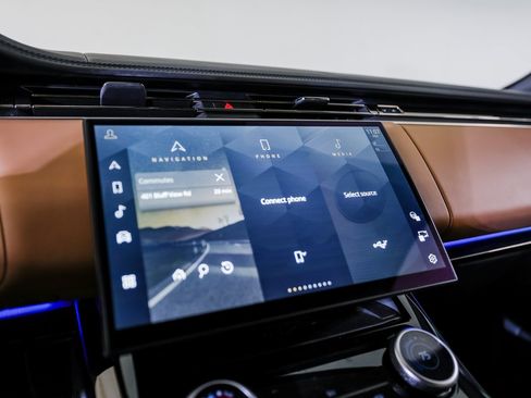 Used 2023 Land Rover Range Rover Sport SE Dynamic image 18