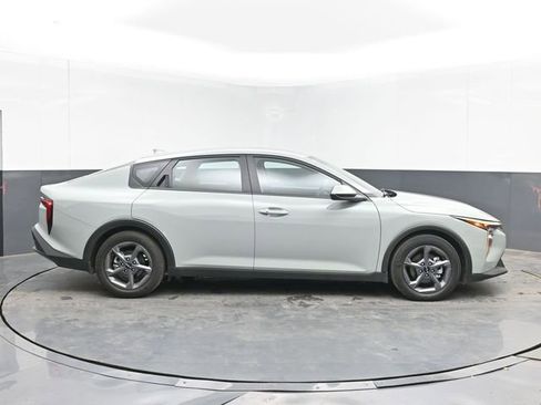 Used 2025 Kia K4 FWD image 11