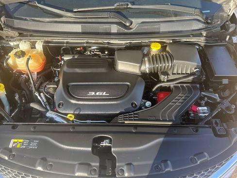 Used 2017 Chrysler Pacifica Touring-L Plus w/ Tire & Wheel Group image 27