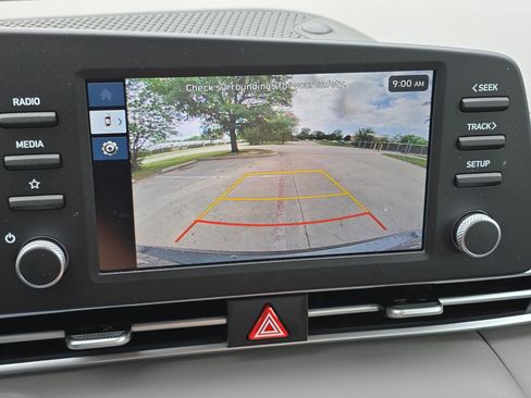 Used 2025 Hyundai Elantra Sport image 16