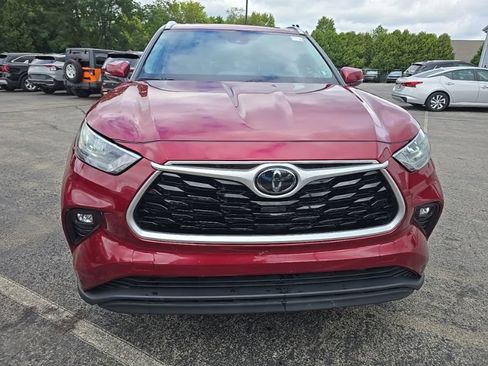 Used 2020 Toyota Highlander XLE AWD/4WD image 2