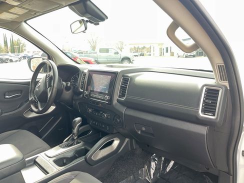 Used 2024 Nissan Frontier SV w/ SV Convenience Package image 44