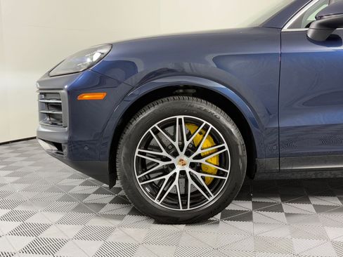 Used 2025 Porsche Cayenne S image 12