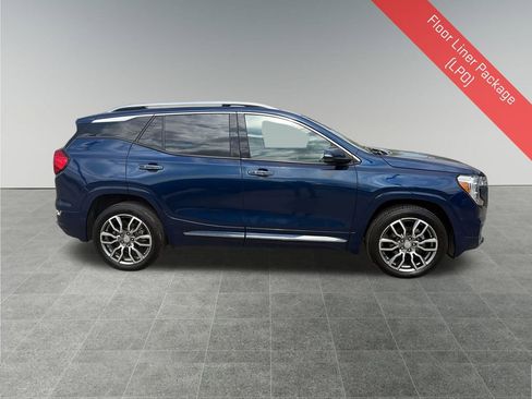 Used 2022 GMC Terrain Denali w/ Denali Premium Package AWD/4WD image 7