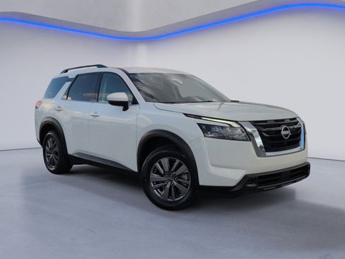 Used 2024 Nissan Pathfinder SV FWD image 1