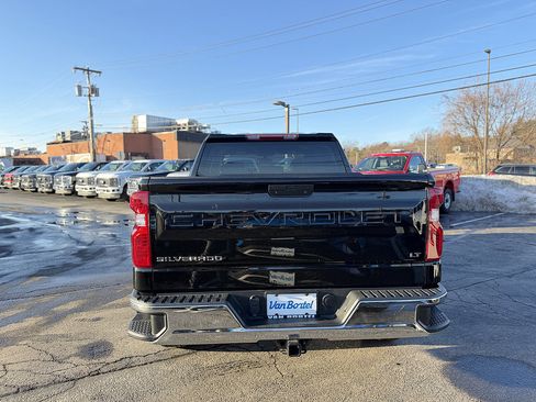 Used 2022 Chevrolet Silverado 1500 LT AWD/4WD image 4
