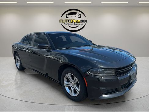 Used 2020 Dodge Charger SXT RWD image 1